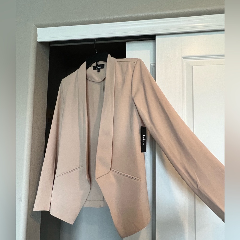 Lulu’s blazer - Picture 2 of 4